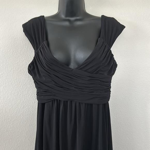 Suzi Chin for Maggy Boutique Black V Neck Ruched Bust Empire Waist Dress - Picture 2 of 8